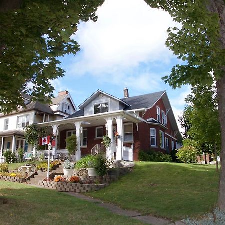 Glen Mhor Bed And Breakfast Ниагара-Фолс Экстерьер фото